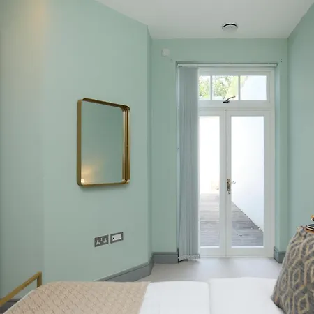 The Putney Hideaway - Modern And Elegant 3Bdr Flat With Patio Appartement Londen Buitenkant foto
