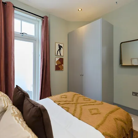 The Putney Hideaway - Modern And Elegant 3Bdr Flat With Patio Appartement Londen Buitenkant foto